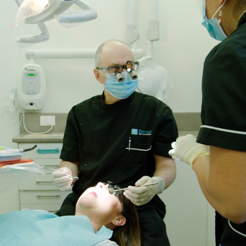 //www.smiledocs.com.au/cosmetic-dentists/south-melbourne/dr-ian-malkinson/wp-content/uploads/2019/02/SQ-dental-office-Dr.-Ian-Malkinson-South-Melbourne.jpg